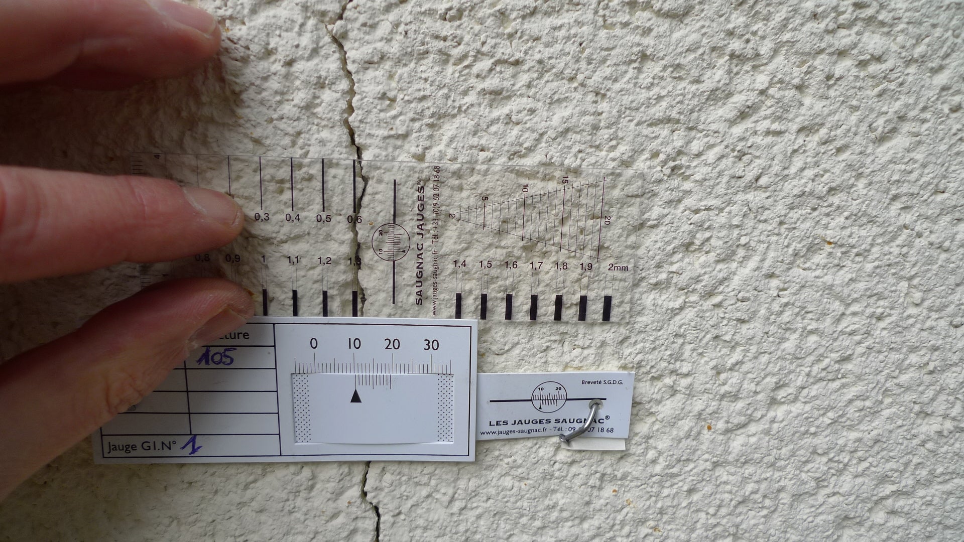 Les fissures des façades de bâtiment